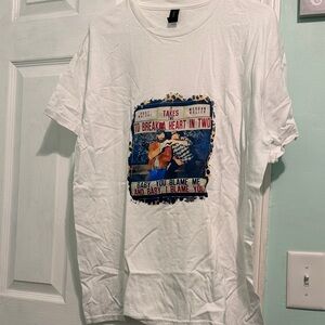 🌟 White Graphic T-Shirt.NWOT